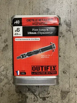 Cheville métallique à expansion CME Avec vis TR Ø6x72MM pour plaques de plâtre Ø6x63MM - Boite de 40 pièces